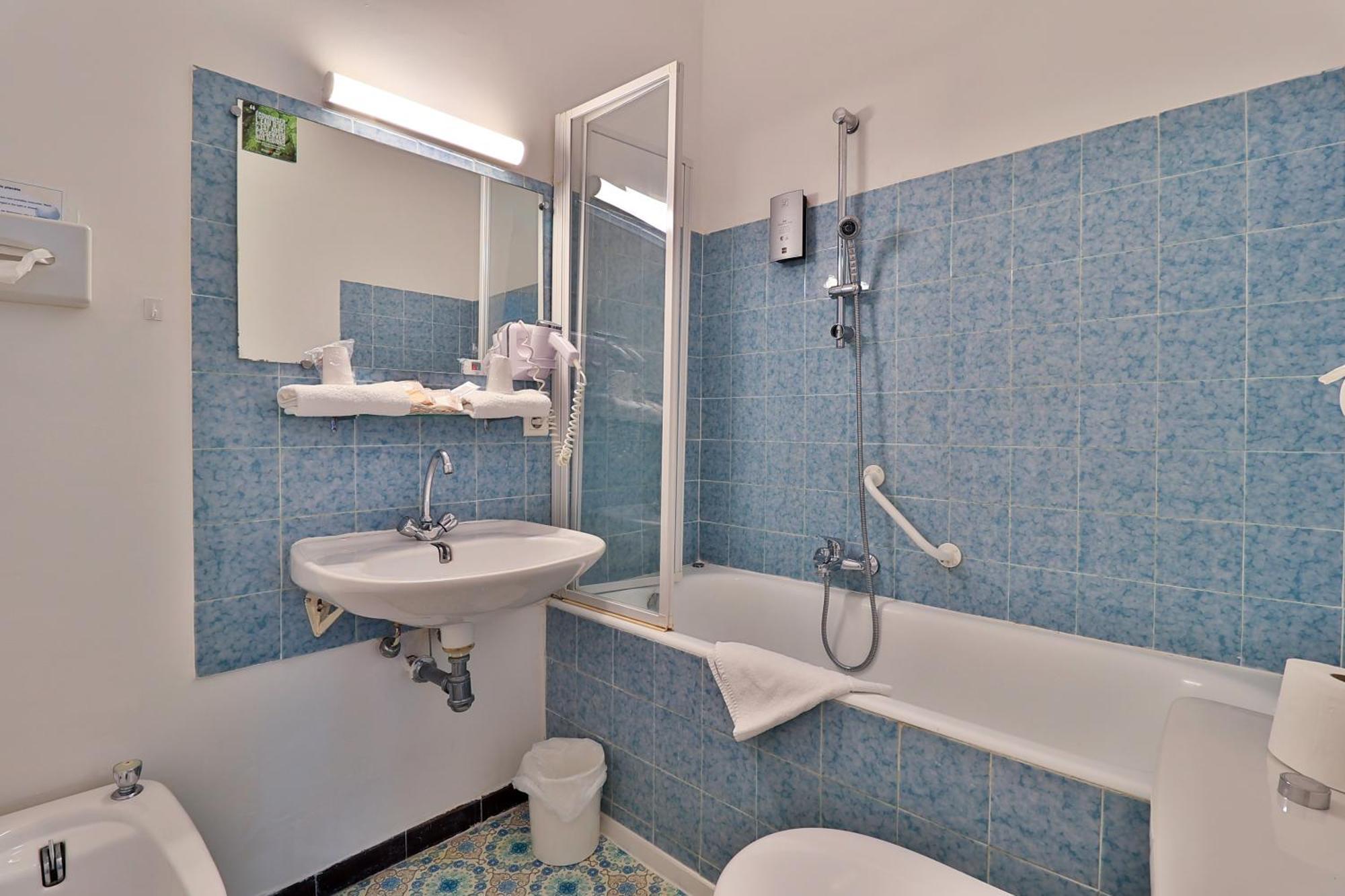 فندق Logis Le Relais Imperial Saint-Vallier-de-Thiey المظهر الخارجي الصورة
