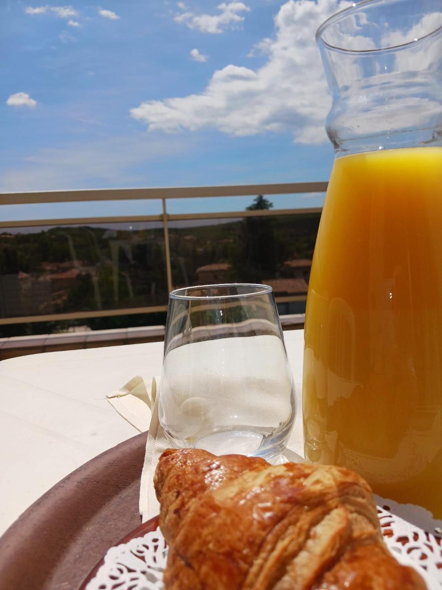 فندق Logis Le Relais Imperial Saint-Vallier-de-Thiey المظهر الخارجي الصورة